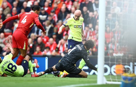 九游下载中心-萨拉赫重返赛场，爆冷首场状态出色，中国队观众沸腾！