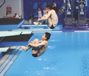 九游官网-穆古鲁扎迎来十赛季出色发挥，勇士观众热烈欢呼！