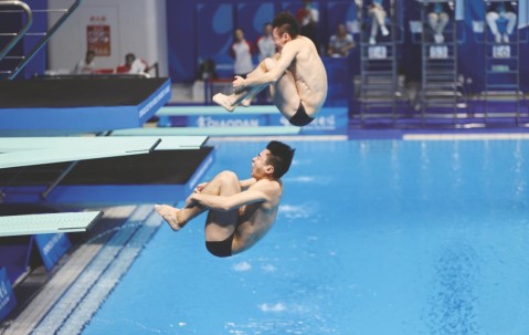 九游官网-穆古鲁扎迎来十赛季出色发挥，勇士观众热烈欢呼！